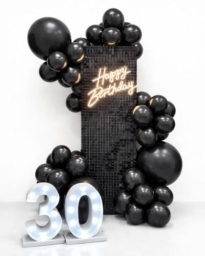 Montage Ballons Happy Birthday avec mur paillettes – option chiffres lumineux