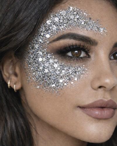 Bâton de maquillage à paillettes argentées