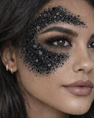 Bâton de maquillage à paillettes noires