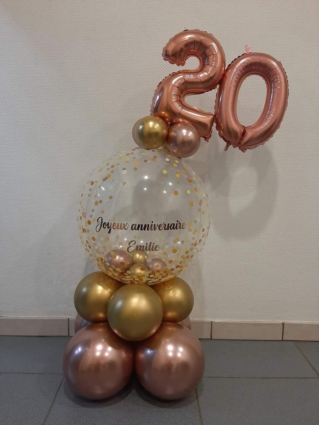 Ces ballons personnalisés ont été créés et imprimés pour l'anniversaire des 20  ans de Thomas